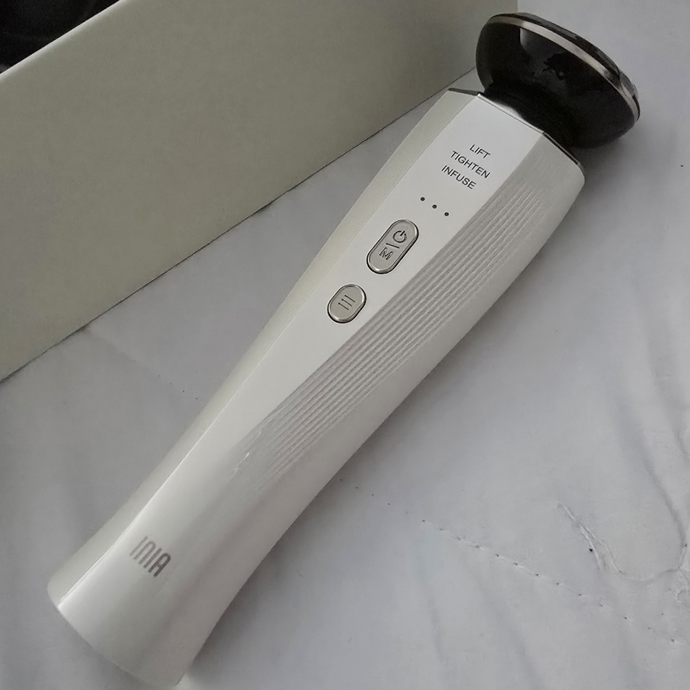 INIA White Skincare Device
